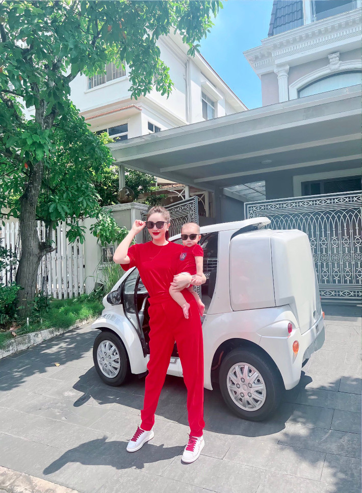 Cơ ngơi cùng dàn siêu xe nhà Bảo Thy khiến bao người phát ghen.