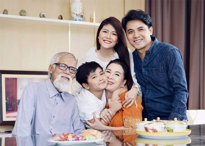 Gia đình hạnh phúc của NSND Kim Xuân. (Ảnh: FBNV)