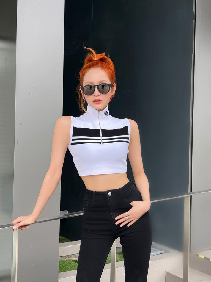 Giọng ca "Rồi người thương cũng hóa người dưng" theo đuổi hình tượng gợi cảm, cá tính.