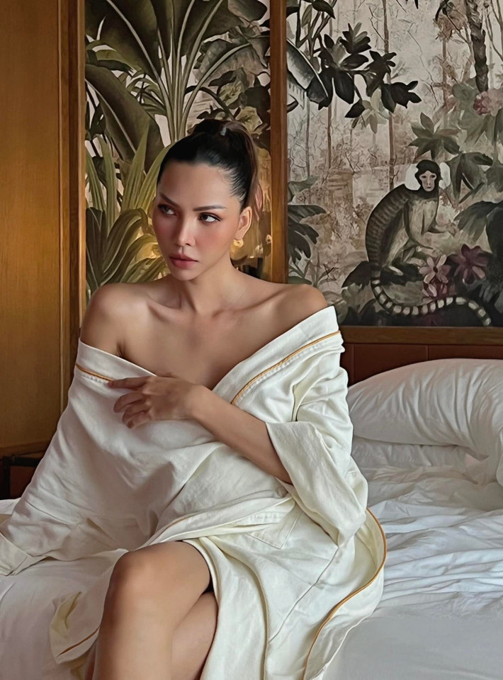 Chân dài gốc Phú Yên sở hữu vóc dáng cân đối, gợi cảm với vòng 3 lên đến 97cm.