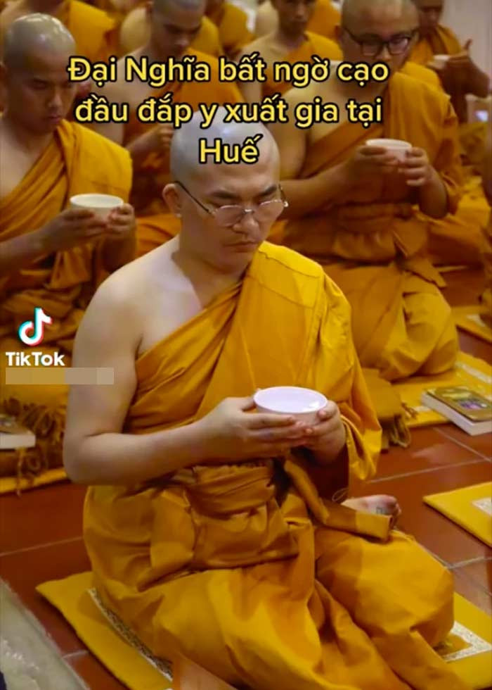 Mới đây trên mạng xã hội, rất nhiều tài khoản đã đăng hình ảnh MC Đại Nghĩa xuống tóc xuất gia.