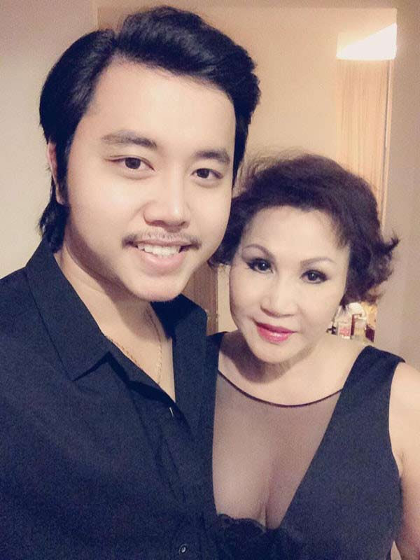 Chuyện tình nhiều thị phi của Vũ Hoàng Việt và Yvonne kết thúc vào cuối năm 2017. Theo chia sẻ của nam người mẫu, bà Yvonne Thúy Hoàng muốn anh lấy vợ và sinh con. (Ảnh: Vietnamnet)