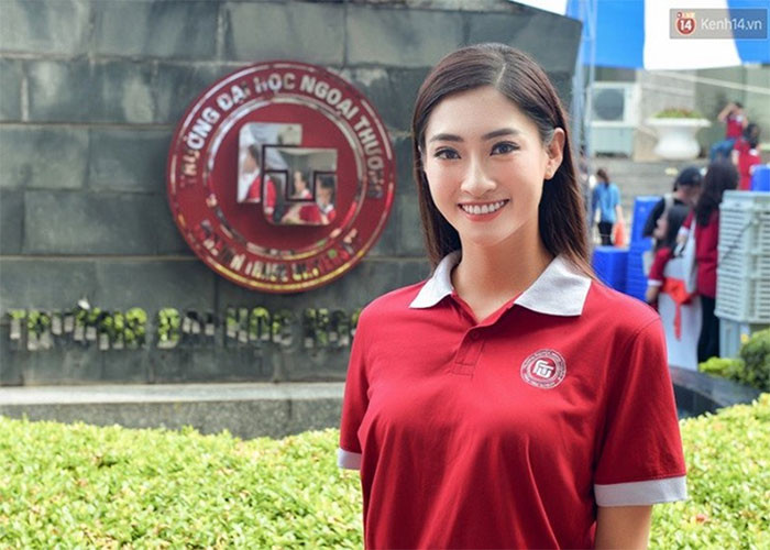Lên đại học, Thùy Linh là sinh viên lớp Anh 3 - chuyên ngành chất lượng cao kinh tế đối ngoại của Đại học Ngoại thương cơ sở Hà Nội. (Ảnh: Lao động)