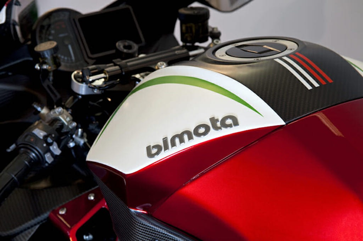 Sức mạnh của Bimota Tesi H2 đến từ động cơ siêu nạp dung tích 998 cc, 4 xy-lanh, làm mát bằng dung dịch. Khối động cơ này sản sinh công suất 238,5 mã lực tại 11.500 vòng/phút, mô-men xoắn cực đại 141 Nm tại 11.000 vòng/phút. Xe sử dụng hộp số 6 cấp.