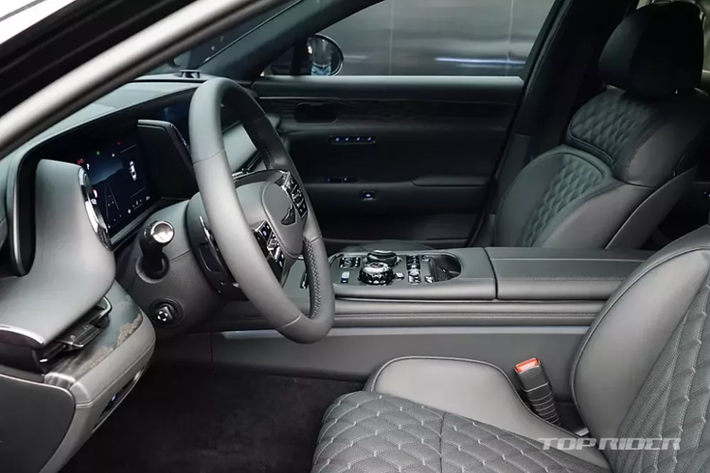 Tại thị trường Hàn Quốc, mức giá xe Genesis G90 Black 2024 có giá từ 138 triệu Won (khoảng 2,54 tỷ đồng).