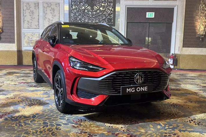 MG One là mẫu SUV cỡ C đã lần đầu tiên ra mắt ở thị trường Trung Quốc vào hồi cuối năm 2021. Đến nay, mẫu SUV cỡ C này mới chuẩn bị được bán ở thị trường Đông Nam Á, cụ thể là Philippines. MG One 2024 mới đã được mang đến trưng bày tại Philippines vào hồi tháng 12 năm ngoái.