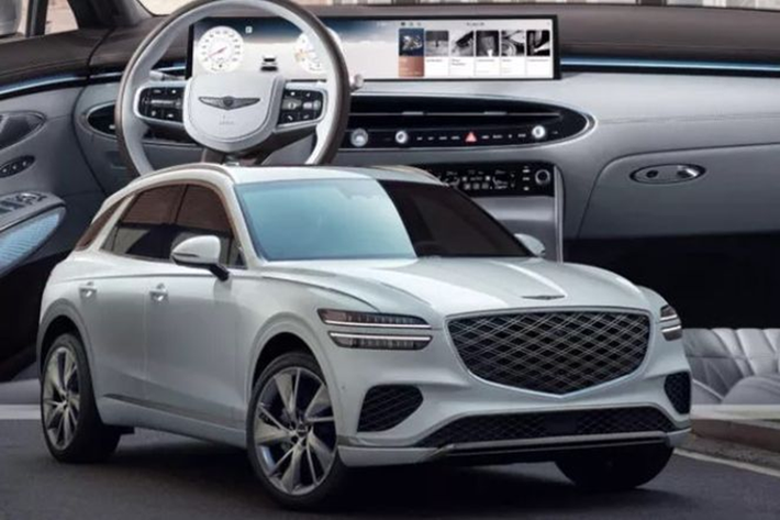 Genesis GV70 2025 mới có ngoại thất tinh chỉnh nhẹ với lưới tản nhiệt dạng lưới dệt kép phía trước và đèn pha dạng hai đường song song được nâng cấp công nghệ chiếu sáng MLA. Ở phía sau, đèn báo rẽ giờ đây tích hợp luôn vào đèn hậu. Bên cạnh đó, thiết kế cánh gió và ống xả cũng thay đổi nhẹ.