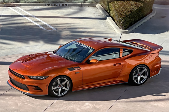 Ford Mustang Saleen 302 Black Label mới sẽ được ra mắt lần đầu tại Lễ kỷ niệm Ford Mustang lần thứ 60 của MCA ở Alabama. Động cơ V8 5.0 lít đã được nâng cấp thêm tăng áp để tạo ra công suất cực đại 800 mã lực và mô-men xoắn cực đại 895 Nm.