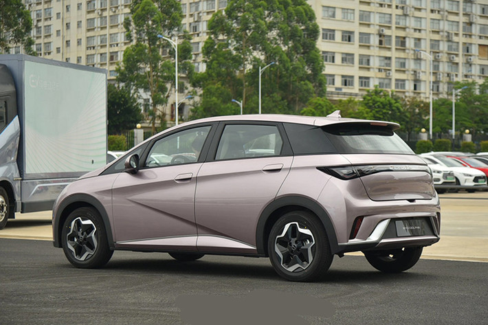 Xe cá heo BYD Dolphin là một trong các mẫu xe của thương hiệu ôtô Trung Quốc hiện đang bán rất chạy ở 1 số thị trường Asean và châu Âu hiện cũng đã được đưa về các đại lý chính hãng tại Việt Nam để chờ ngày ra mắt.