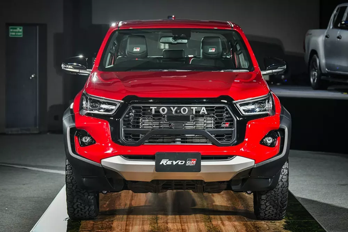 Tên gọi đầy đủ của mâu xe bán tải Toyota Hilux GR Sport tại thị trường Thái Lan là Toyota Hilux Revo GR Sport Wide Tread 2024.