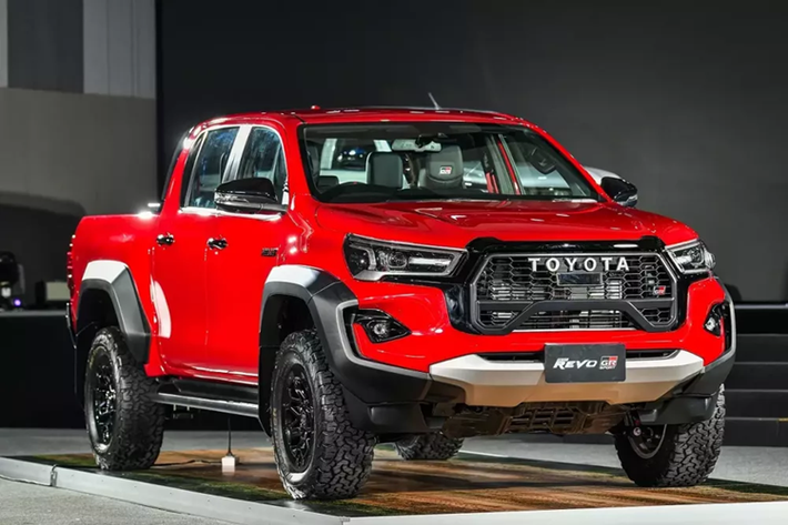 Trong sự kiện Toyota Gazoo Racing Festival 2023 diễn ở Thái Lan vào hồi cuối năm ngoái, phiên bản mới của dòng xe bán tải Hilux GR Sport đã được mang đến trưng bày. Đến nay, Toyota Hilux GR Sport 2024 mới chính thức được bán ra ở thị trường Đông Nam Á này.