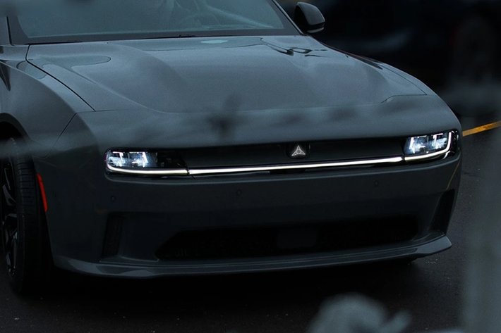Chiếc xe cơ bắp Dodge Charger thuần điện mới sẽ được trang bị logo ngôi sao 3 cánh Fratzog, một biểu tượng khác của thương hiệu từ những năm 1960.