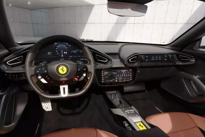 Bộ sưu tập siêu xe Ferrari của "Qua" Vũ sắp cán mốc 40 xe, vì thế, sự bổ sung Ferrari 12Cilindri sẽ rất phù hợp trong đội hình ngựa chồm với các cổ máy V8 chiếm đa số. Nếu ưng mức giá bán của xe Ferrari 12Cilindri tại Việt Nam, vẫn không rõ là ông Vũ sẽ chọn mua bản coupe hay mui trần