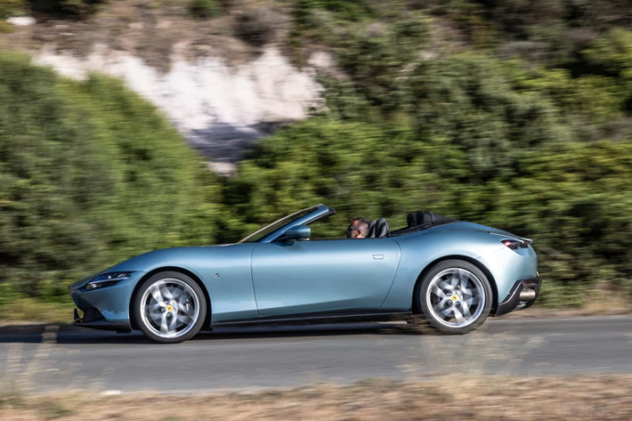 Dưới sự dẫn dắt của giám đốc thiết kế Flavio Manzoni, Ferrari là nhà sản xuất ô tô thành công nhất trong lịch sử tổ chức sự kiện này khi giành được 29 giải thưởng Red Dot Awards trong 10 năm qua.