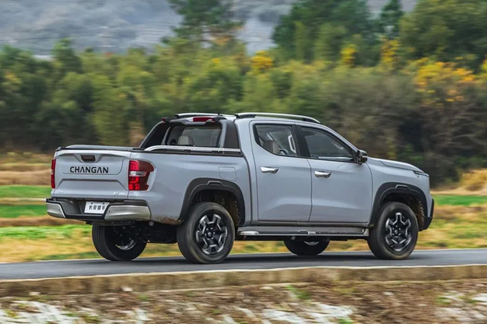 Tùy thuộc vào mỗi biến thể, Hunter có thể được trang bị một động cơ điện trên trục sau hoặc hệ thống động cơ kép mang lại khả năng dẫn động bốn bánh.