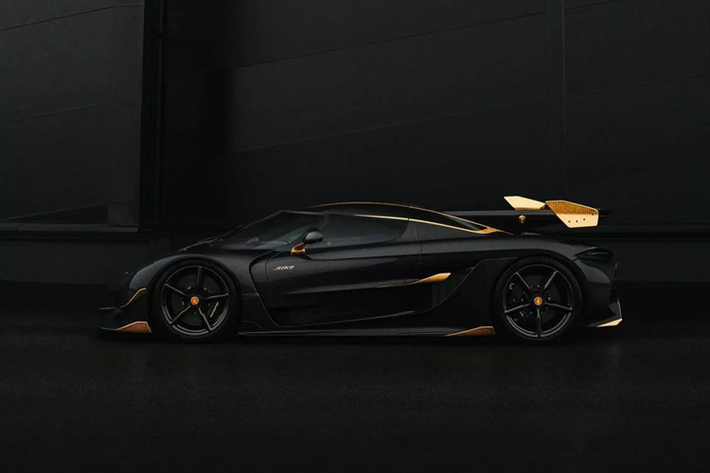 Chỉ có đúng 125 chiếc Koenigsegg Jesko được dự định sản xuất và từ năm 2021 đến nay chúng vẫn đều đặn được xuất xưởng mỗi năm khoảng 40-50 chiếc, mỗi chiếc đều là siêu phẩm đúng nghĩa nhưng trong số đó có những chiếc độc đáo hơn phần còn lại.