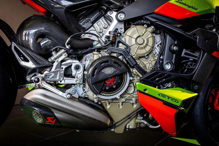 Theo thông tin của chúng tôi tìm hiểu có được, đại gia Quốc Vũ là 1 trong 3 người sở hữu Ducati Streetfighter V4 Lamborghini tại Việt Nam, chiếc xe của tay chơi này có biển số khá dễ nhớ là 01539, tức "năm nào cũng có thần tài".
