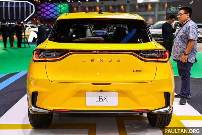 Trong đó, màu nâu đồng khá giống với Lexus RX mới. Hiện chưa rõ sau Philippines và Thái Lan, Lexus LBX 2024 có được bán ở Việt Nam hay không.