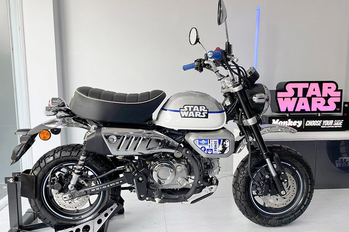 Đơn vị phân phối Honda Monkey phiên bản Star Wars Limited Edition tại Việt Nam hiện chưa công bố giá bán mẫu xe này. Trước đó, tại Thái Lan, CUB House báo giá mẫu xe này ở mức 169.900 baht (tương đương 110,6 triệu đồng).