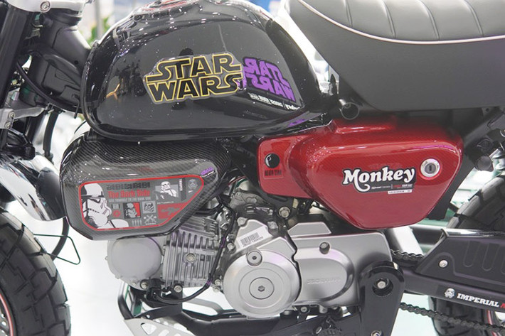 Cung cấp sức mạnh cho Honda Monkey Star Wars là động cơ xi-lanh đơn dung tích 124cc, SOHC, làm mát bằng không khí và có trang bị phun xăng điện tử. Động cơ này đi kèm hộp số 5 cấp; sản sinh công suất 9,2 mã lực, mô-men xoắn 11 Nm.