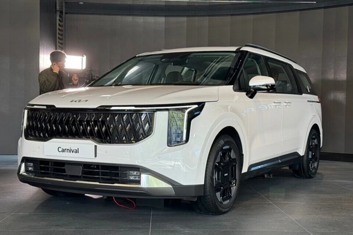 Ông Roland Rivero, Giám đốc của Kia Australia, khẳng định Kia Carnival phiên bản hybrid sẽ sớm xuất hiện tại thị trường ôtô xứ chuột túi.