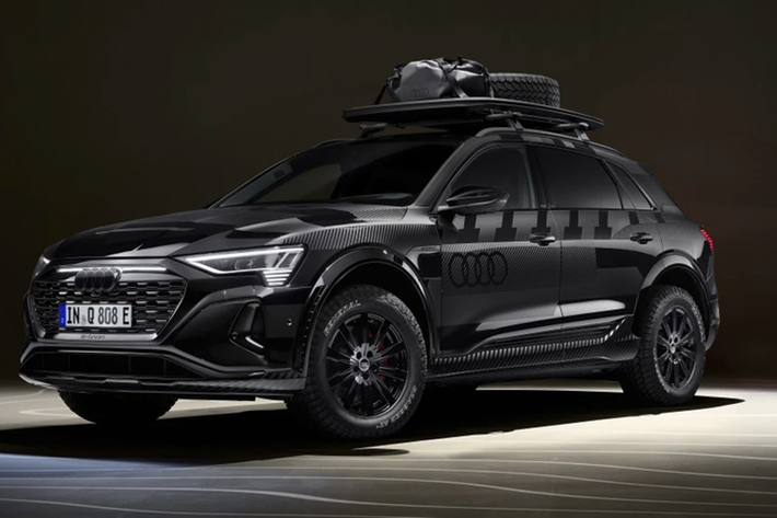 Đánh dấu mùa giải đua xe địa hình Dakar Rally 2024, Audi vừa chính thức giới thiệu biến thể off-road của mẫu SUV thuần điện với tên gọi Audi Q8 e-tron edition Dakar 2024 mới.