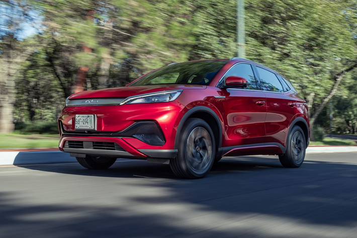 Sau cùng là sức mạnh, BYD Yuan Plus Honor Edition chạy điện sẽ tiếp tục được trang bị động cơ đồng bộ nam châm vĩnh cửu gắn phía trước với công suất tối đa 150kW, mô-men xoắn cực đại 310N·m và thời gian tăng tốc 0-100km/h trong 7,3 giây.