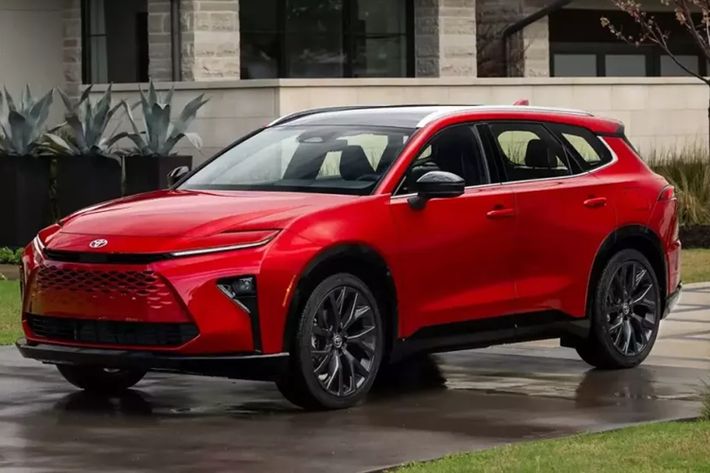 Toyota Crown Signia 2025 mới là mẫu SUV hạng trung đã lần đầu tiên trình làng vào hồi tháng 11/2023. Mãi đến nay, giá bán của mẫu xe này ở thị trường Mỹ mới được công bố.