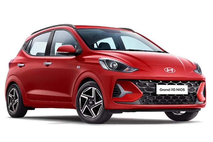 Ngoài ra, Hyundai Grand i10 tại Ấn Độ còn sở hữu những trang bị như đèn pha tự động, cổng USB Type C, hệ thống kiểm soát hành trình, hệ thống cân bằng điện tử, hệ thống kiểm soát thân xe, hệ thống hỗ trợ khởi hành ngang dốc, móc ghế trẻ em ISOFIX và cảnh báo áp suất lốp.