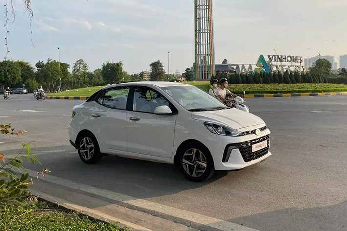 Khi công bố kết quả bán hàng tháng 4/2024, Tập đoàn Thành Công (TC Group) đã hé lộ kế hoạch giới thiệu Hyundai Grand i10 2024 mới tại Việt Nam. Theo một số nguồn tin, phiên bản mới của mẫu xe hạng A này sẽ chính thức trình làng tại Việt Nam trong tháng 6/2024 này.