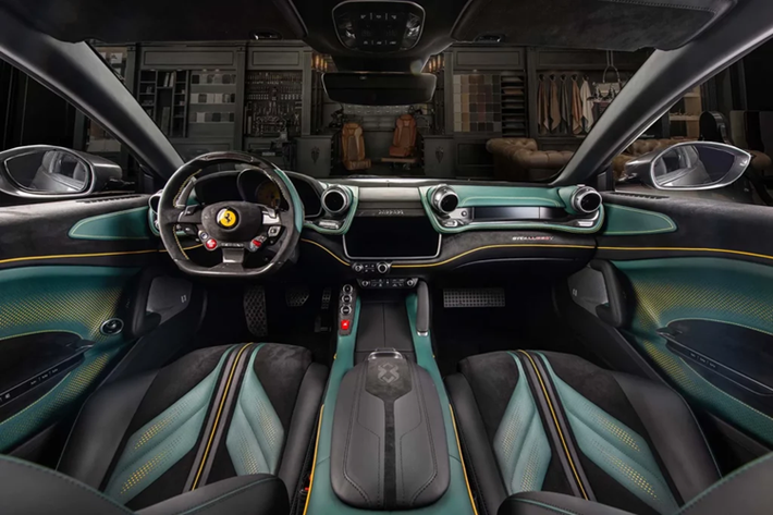 Với số tiền độ nội thất Ferrari GTC4Lusso T quy đổi hơn 800 triệu Đồng, Carlex Design đã tùy chỉnh khoang nội thất cho xe với nhiều màu da bọc khác nhau với những chất liệu khác biệt.