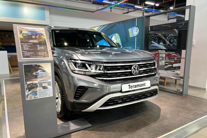 Theo một số nguồn tin, Volkswagen Teramont phiên bản mới sẽ được phân phối tại nước ta theo hình thức nhập khẩu nguyên chiếc từ Trung Quốc giống như Teramont X chứ không còn nhập Mỹ như bản hiện tại.