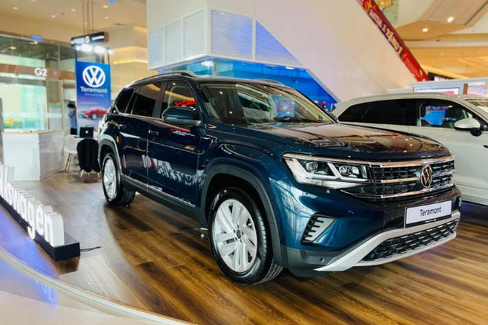 Dù được ưu đãi sâu nhưng giá xe Volkswagen Teramont giảm thực tế vẫn cao hơn khá nhiều so với đối thủ Hyundai Palisade đang có giá niêm yết chỉ từ 1,469 tỷ đến 1,589 tỷ đồng.
