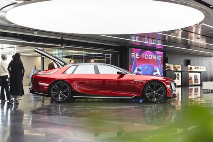 Đây cũng là một trong những thay đổi mà Cadillac đã áp dụng từ cuối năm 2023 để thu hút và chiều lòng các "thượng đế" của mình. Theo đó, khách hàng mua xe Cadillac Celestiq hay các dòng xe khác của hãng sẽ có thể cá nhân hóa chiếc xe từ màu sắc cho tới chất liệu sử dụng.