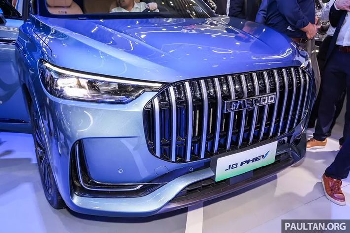 Tổng cộng, Jaecoo J8 PHEV có công suất tối đa lên đến 605 mã lực và mô-men xoắn cực đại 915 Nm, vượt trội trong phân khúc SUV hạng trung. Sức mạnh kể trên cho phép Jaecoo J8 PHEV tăng tốc từ 0-100 km/h trong thời gian chỉ 5,4 giây.