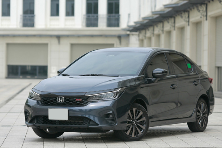 Động cơ của Honda City vẫn dùng máy xăng i-VTEC 4 xi-lanh, DOHC, dung tích 1.5L, sản sinh công suất tối đa 119 mã lực tại tua máy 6.600 vòng/phút và mô-men xoắn cực đại 145 Nm tại tua máy 4.300 vòng/phút, đi kèm hộp số biến thiên vô cấp CVT.