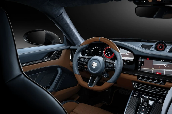 Nội thất chiếc Porsche 911 TechArt GTstreet R Touring có thể được nâng cấp với 2 phương pháp. Phong cách Add-on chỉ thay đổi nhẹ một số chi tiết như vô lăng, thảm sàn, bàn đạp ga thắng, ốp bệ cửa...