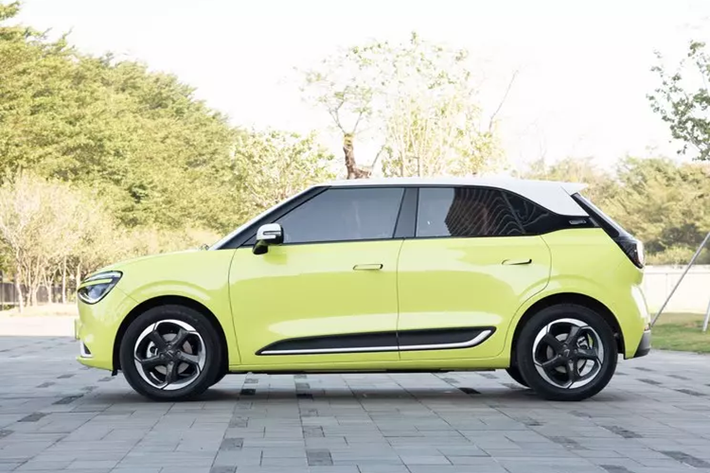 Và gần đây, giới truyền thông Trung Quốc đã đưa thông tin chính thức rằng Dongfeng Nano 01 2024 mới sẽ ra mắt vào ngày 7/1. Chiếc xe mới được định vị là một chiếc xe điện nhỏ thuần túy. Thương hiệu Dongfeng Nano, là một thương hiệu xe điện mới của Công ty Dongfeng, tập trung vào thị trường xe điện cỡ nhỏ.