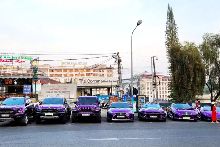 Động cơ kết hợp cùng hộp số tự động 7 tốc độ và hệ dẫn động 4 bánh toàn thời gian, nhờ đó, chiếc siêu xe Lamborghini Huracan LP610-4 chỉ mất thời gian 3,2 giây để tăng tốc từ vị trí xuất phát lên 100 km/h trước khi đạt vận tốc tối đa 325 km/h.