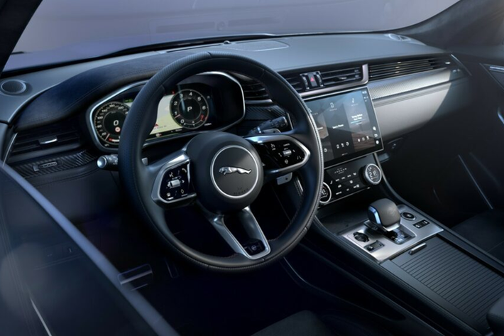 Người mua cũng có thể lựa chọn biến thể plug-in hybrid có phạm vi hoạt động thuần điện lên tới 64 km.