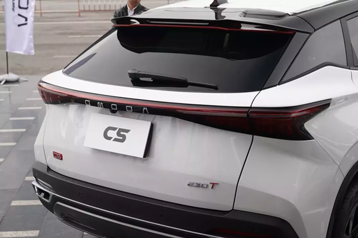 Ngoài Omoda C5, hãng Chery còn lên kế hoạch bán những mẫu xe khác ở thị trường Việt Nam, bao gồm Omoda E5, Jaecoo J7 và Jaecoo J7 PHEV. Trong đó, Omoda E5 chính là phiên bản thuần điện của C5 và đã có mặt tại Việt Nam từ cách đây vài tháng.