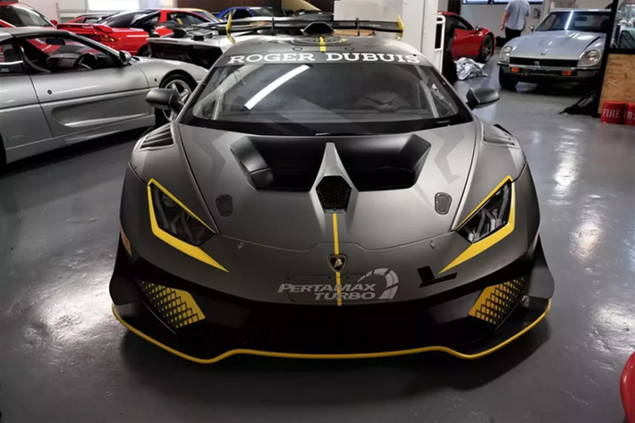 Mới đây, 1 người chuyên nhập khẩu siêu xe về Việt Nam đã chia sẻ về việc dòng siêu xe Lamborghini Huracan Super Trofeo Evo 10th Edition đã xém chút nữa lăn bánh tại dải đất hình chữ S, đã khiến giới mê xe hoàn toàn bất ngờ, và nhanh chóng tìm hiểu thông tin.
