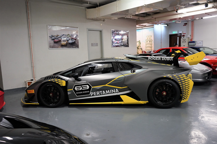 "Phiên bản Huracan Super Trofeo Evo 10th Edition là sự tôn vinh truyền thống của chúng tôi, một biểu hiện mới về sức mạnh tổng hợp giữa phân nhánh xe thể thao Lamborghini Squadra Corse và bộ phận R&D đã kết hợp để chế tạo ra mẫu xe này.