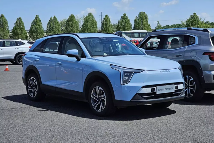 Nhân triển lãm Ô tô Bắc Kinh 2024, thương hiệu Haval đã mời đại diện báo chí của một số nước đến Trung Quốc để giới thiệu sản phẩm mới. Ngoài H6 phiên bản nâng cấp, thương hiệu của hãng xe Trung Quốc Great Wall Motor (GWM) còn hé lộ mẫu SUV điện Haval mới.