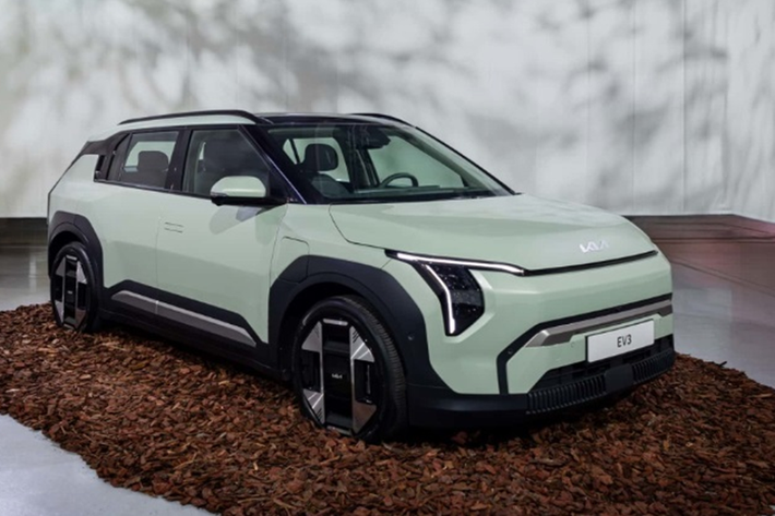 Theo truyền thông địa phương, KIA EV3 EV 2024 mới - sản phẩm mới nhất trong dòng xe điện của KIA, đã được người tiêu dùng trong nước đón nhận mạnh mẽ. Thiết kế đẹp mắt, công nghệ tiên tiến và hiệu suất ấn tượng, KIA EV3 được thiết lập để định nghĩa lại các tiêu chuẩn của xe điện.