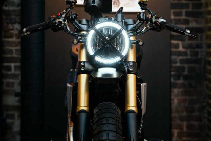 Ducati để lộ phần khung xe để có thể gắn một chiếc túi nhỏ vào, tăng khả năng lưu trữ tư trang cho biker. Phần yên sau của xe cũng có thể được tháo lắp một cách nhanh chóng.