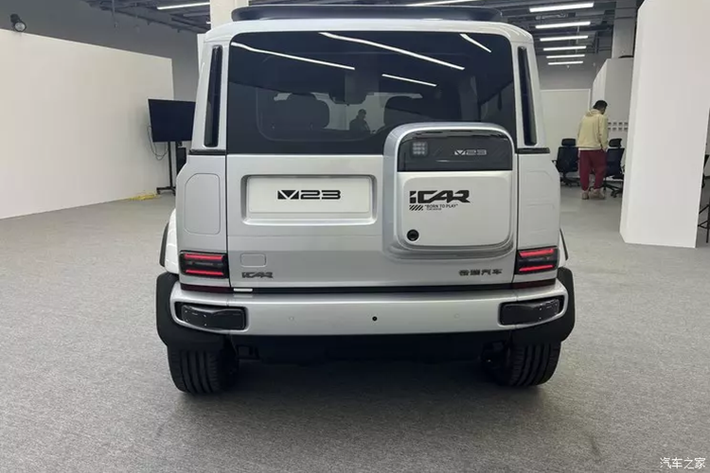 Về sức mạnh, chiếc xe Chery iCAR V23 chưa được bật mí hết các thông số, nhưng sẽ được xây dựng trên nền tảng kiến trúc mới và cung cấp các mẫu xe dẫn động cầu sau một động cơ và dẫn động bốn bánh động cơ kép và Pin CATL 80 độ.