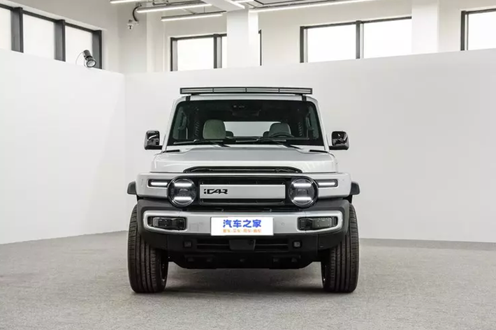 Vào ngày 12/4/2034, Chery iCAR V23 2024 mới đã ra mắt chính thức. Chiếc xe mới là mẫu xe đầu tiên do Chery và Zhimi Technology hợp tác chế tạo. Nó được định vị là một chiếc SUV cỡ nhỏ chạy điện thuần túy nhưng có thiết kế ná ná mẫu SUV đình đám Land Rover Defender.