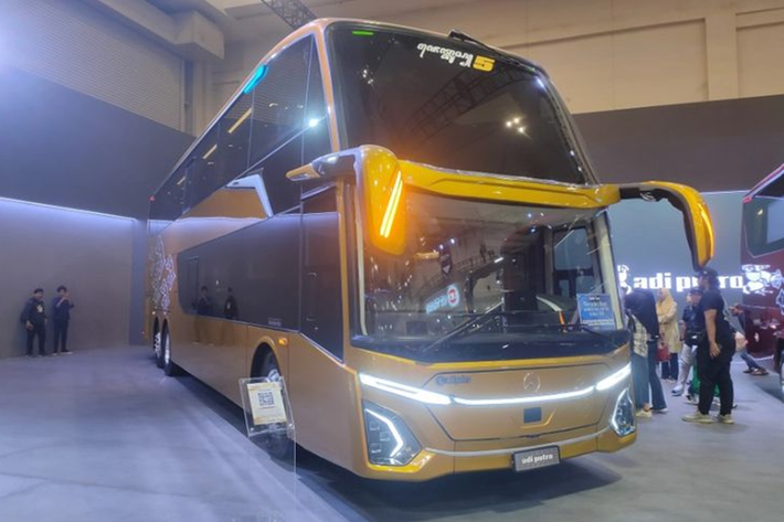Được biết mẫu xe SDD Jetbus 5 của Garuda Mas này được phát triển dựa trên nền tảng khung gầm và động cơ lấy từ Mercedes-Benz O 500 RSD 2445. Xe được trang bị động cơ OM 460 LA 6 xi lanh với công suất động cơ 449 mã lực tại 1.800 vòng/phút, có khả năng chuyên chở tối đa khoảng 24 tấn.
