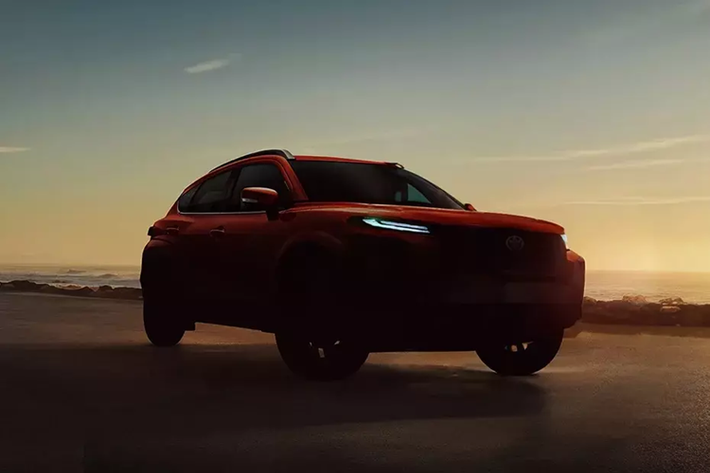 Không có gì ngạc nhiên khi mẫu xe SUV Toyota Urban Cruiser Taisor sở hữu thiết kế ngoại thất gần như giống hệt với Suzuki Fronx. Tất nhiên, nếu quan sát kỹ hơn, chúng ta có thể nhận ra một số điểm khác biệt của tân binh nhà Toyota so với Suzuki Fronx.